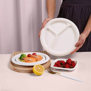 Biodegradable plates set with cutlery round